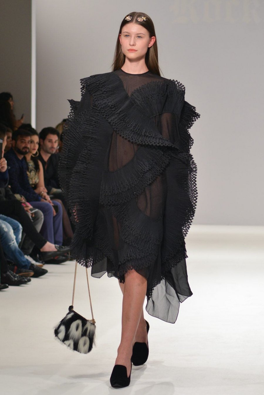 Midikennov model Alena Kananović na London Fashion Weeku